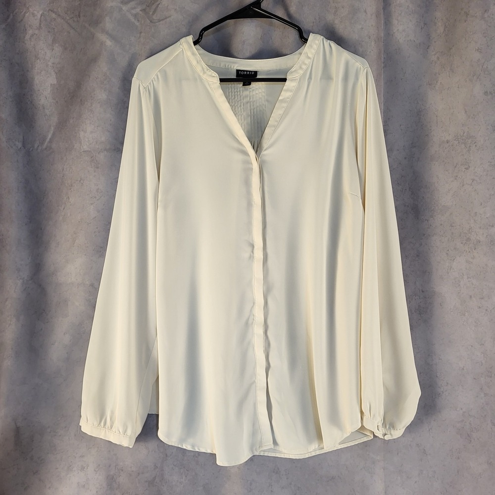 Torrid Top Women's 2 2X Plus Cream Sheer Long Sleeves Blouse Button Up Pleated